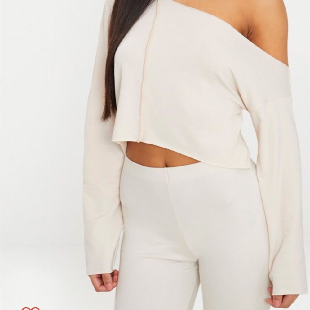 Off shoulder sweater ✨